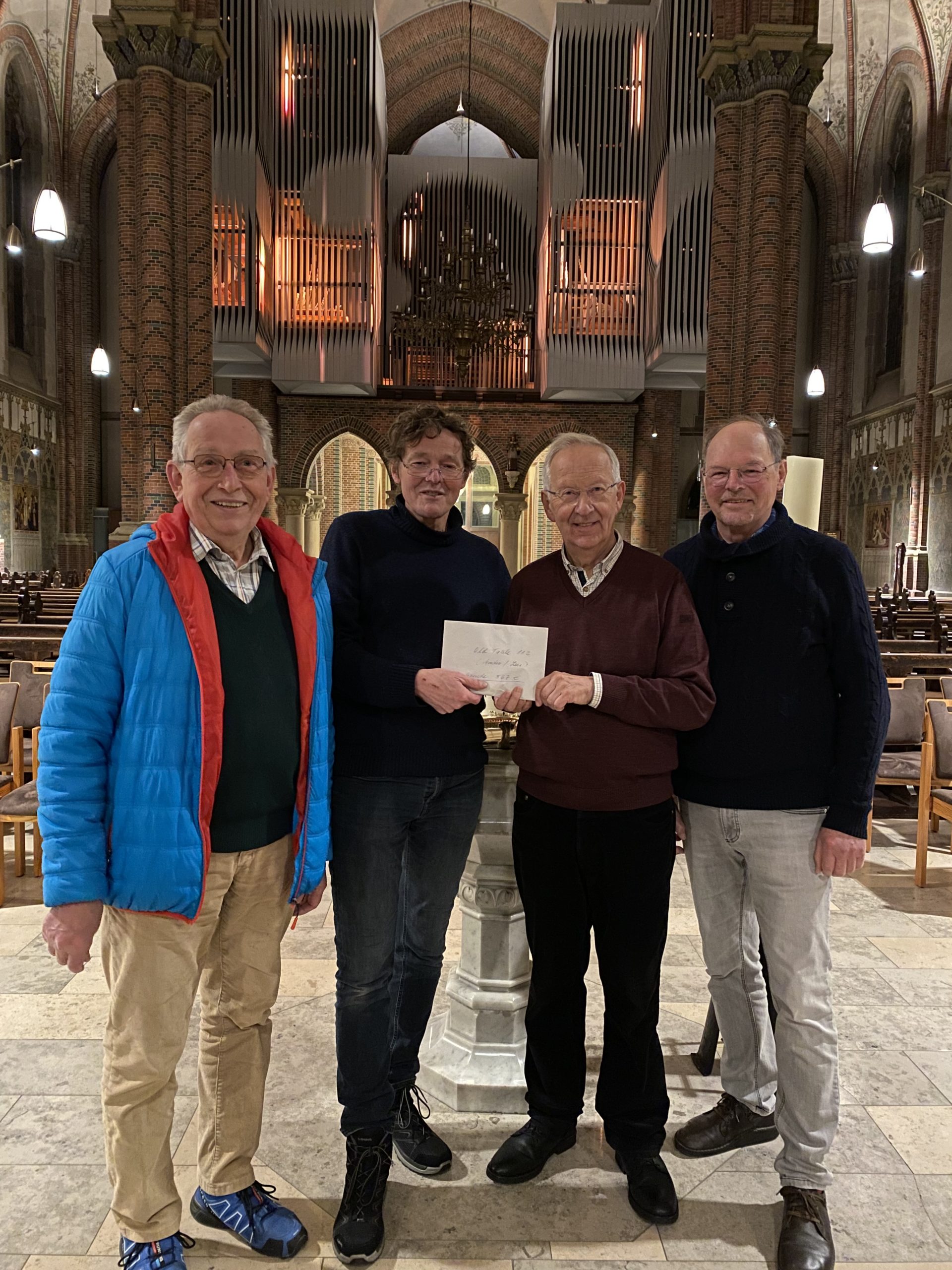 Spende der Old Tablers an den Förderverein Musik in St. Antonius e.V. übergeben