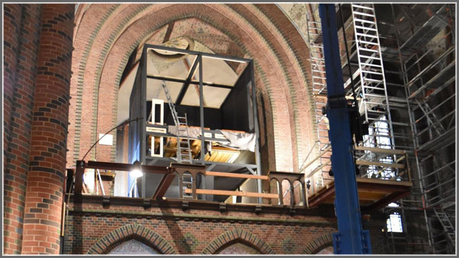 Erste Pfeifen der Walcker-Orgel stehen in Papenburger Kirche