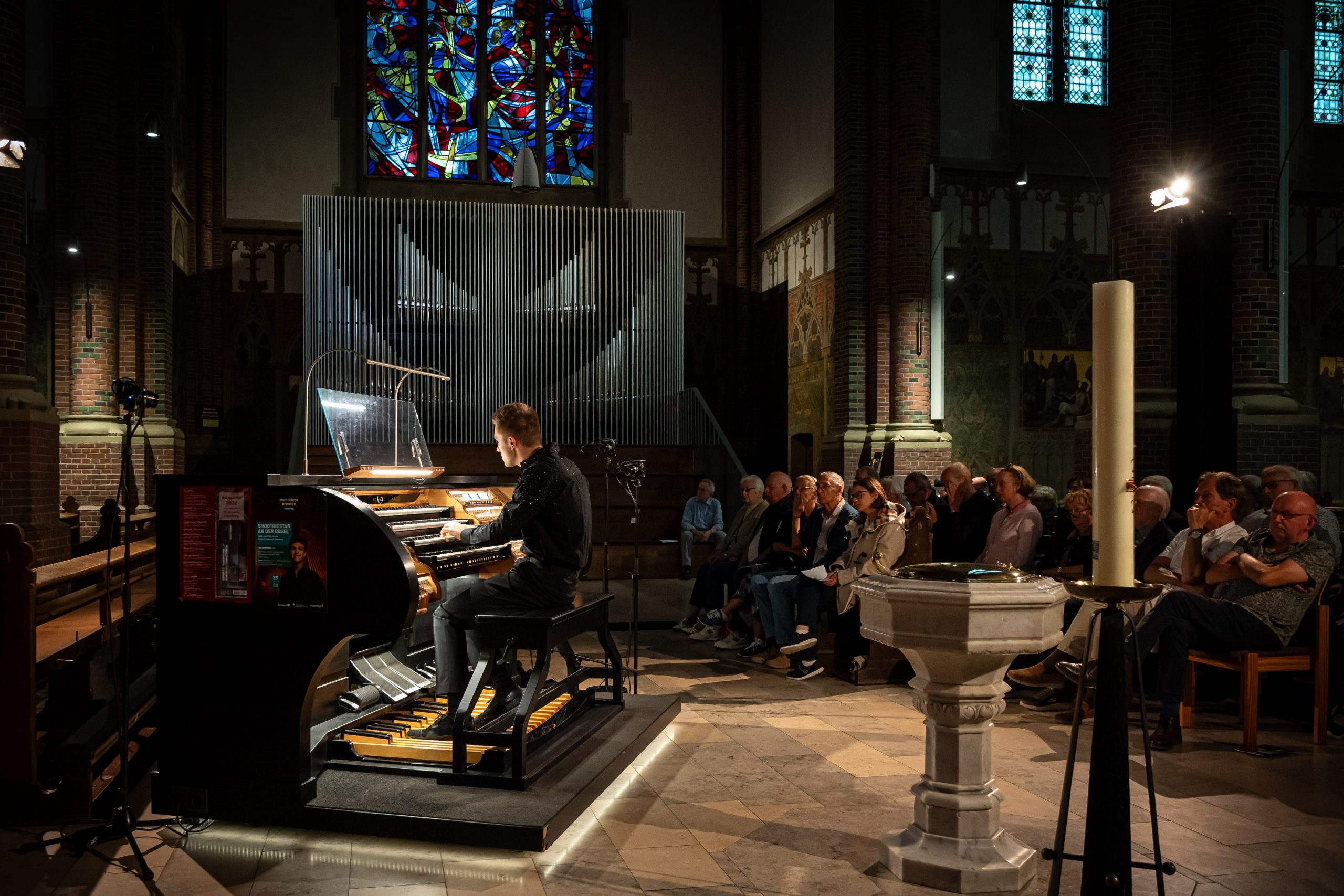 Zwei Rundfunkbeiträge über ein monumentales Instrument und einen außergewöhnlichen Organisten
